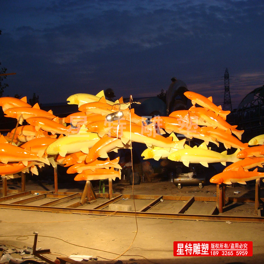 群鱼铜雕产品  黄铜铸造鱼群雕塑